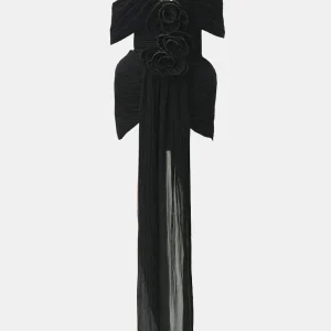 Vestido plisado con hombros descubiertos