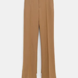 Pantalones slim con talón al descubierto