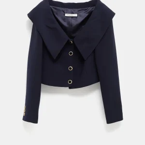 Chaqueta con hombros descubiertos