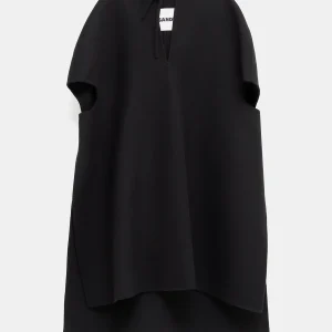 Capa de manga corta con capucha