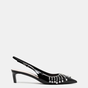 Zapato de salón con cadena