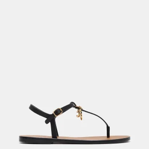 Sandalia plana con charms