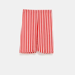 Pantalón corto asimétrico