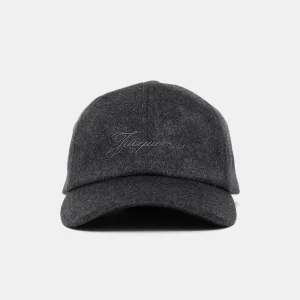 Gorra de lana bordada