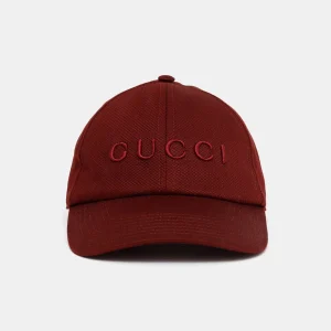 Gorra con logo bordado