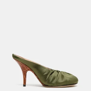 Mules de satén con tacón