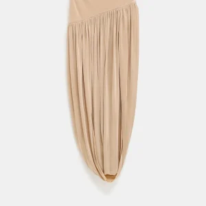 Falda con detalle vasco