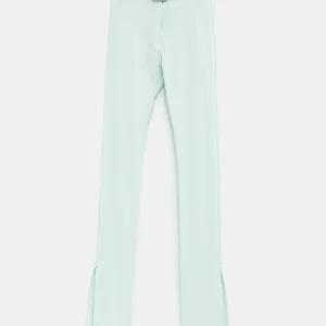 Pantalón ajustado con hebilla