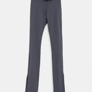 Pantalón ajustado con hebilla