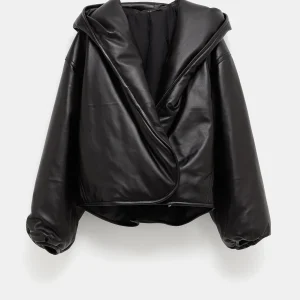 Chaqueta bomber de cuero con capucha