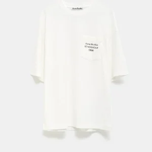 Camiseta con bolsillo y logo para hombre