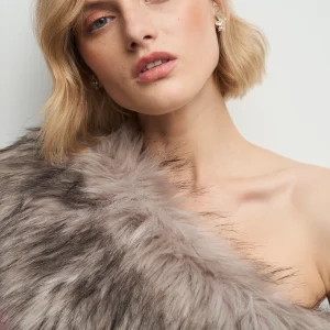 Estola Leah Gris · Lady B ·