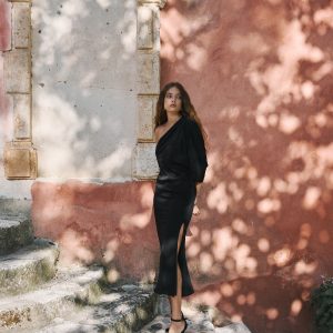 Vestido Mindy Noir Midi · Madame ·