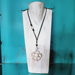 Collar de Cuero y Cuarzo Blanco BCN008