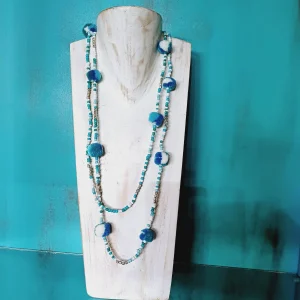 Collar de Mostacillas y Pompones BCN022