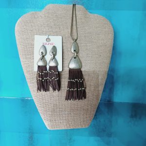 Collar con dije acero y gamusa café BCN068