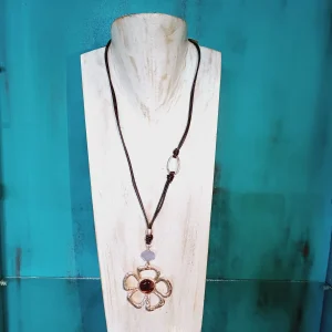 Collar con dije de flor BCN066