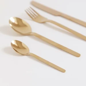 Pack de 4 piezas de cubiertos dorados · Deco ·