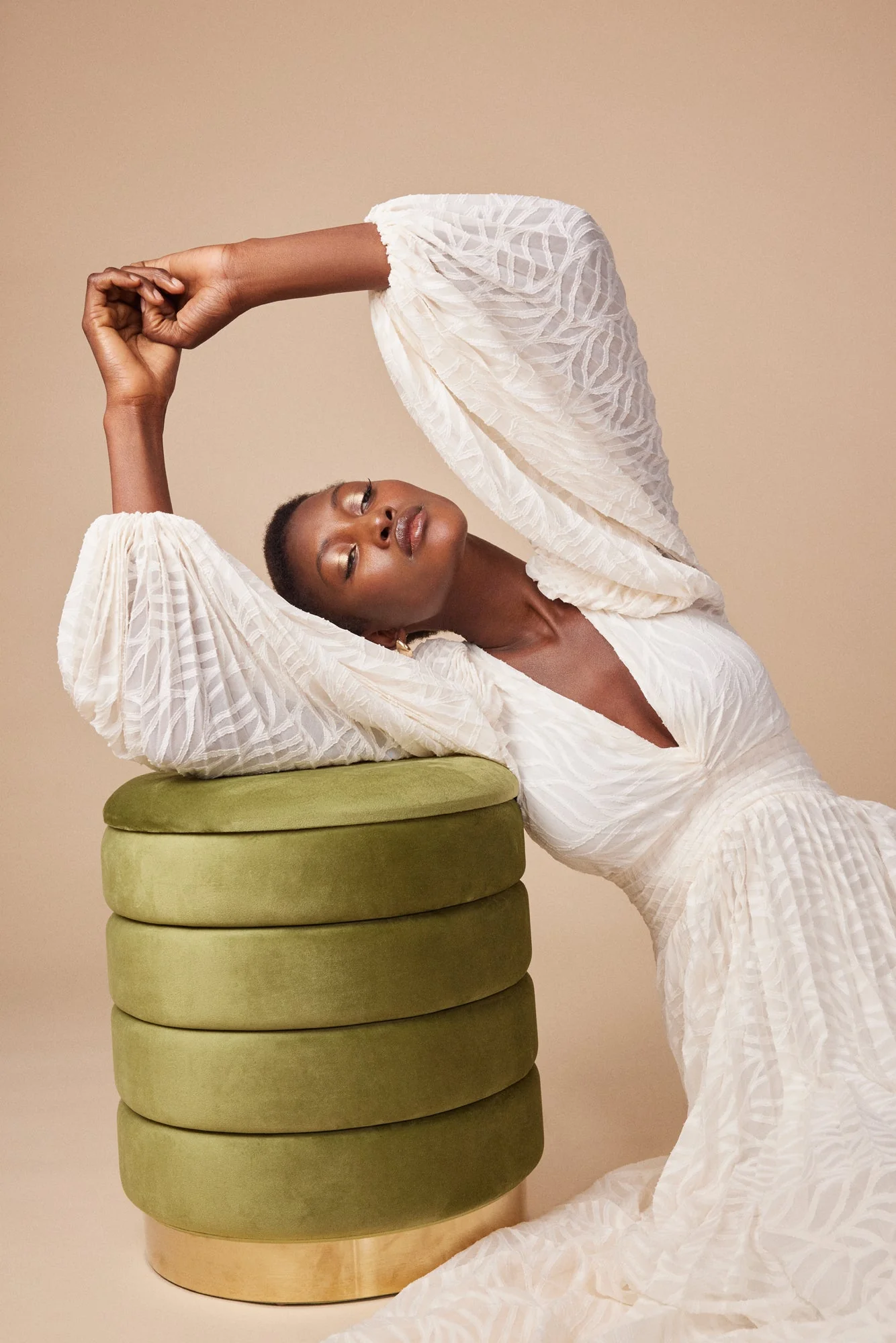 Puf Brianda Oliva Grande 路 Deco 路 - Imagen 5